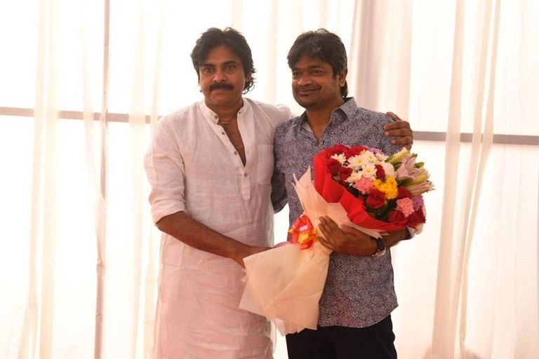 Pawan Birthday Wishes to Harish Shankar - 4 / 4 photos