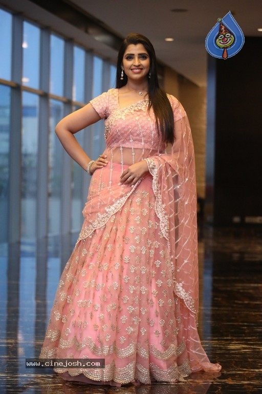 Anchor Shyamala Pics - 5 / 17 photos