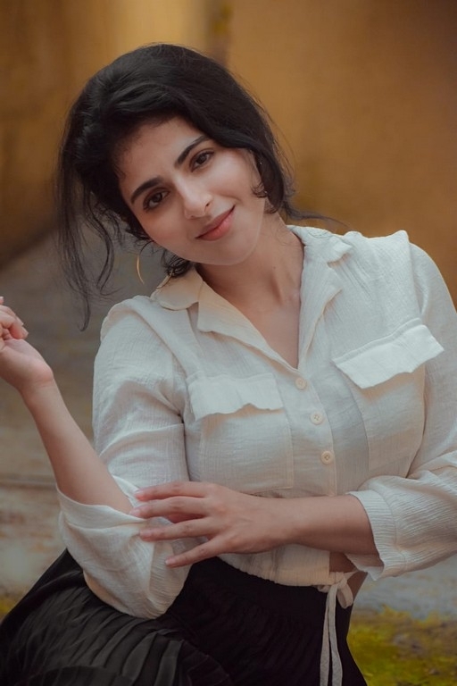 Iswarya Menon Stills - 2 / 3 photos