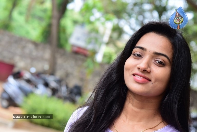 Rekha Nirosha Photos - 4 / 19 photos