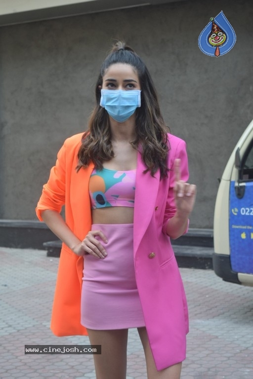 Ananya Panday Spotted in Andheri - 4 / 21 photos