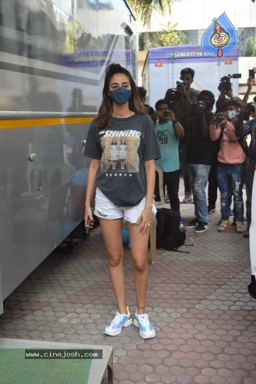 Ananya Panday Spotted in Andheri - 5 / 21 photos