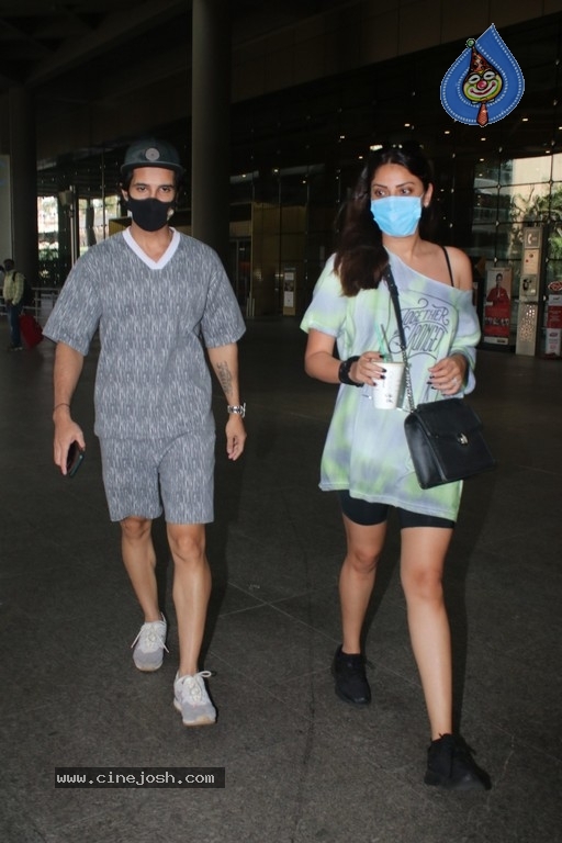 Anushka Ranjan Spotted At Airport - 1 / 12 photos