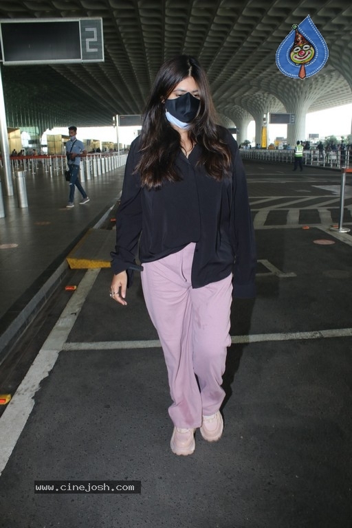 Ekta Kapoor Spotted At Airport - 2 / 12 photos