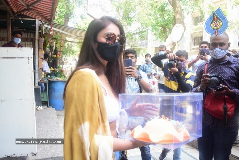 Ileana Spotted in Bandra - 23 / 40 photos