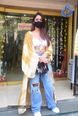 Ileana Spotted in Bandra - 8 of 40