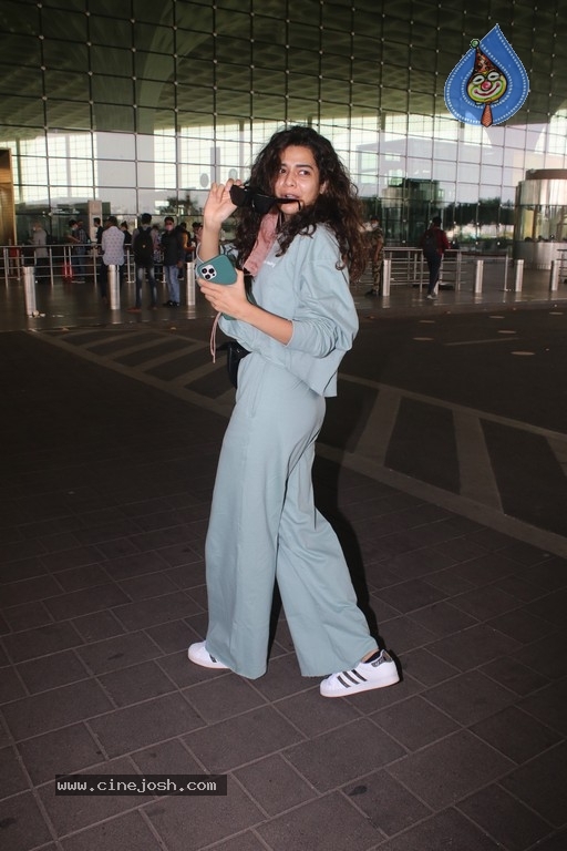 Mithila Palkar Spotted At Airport - 1 / 11 photos