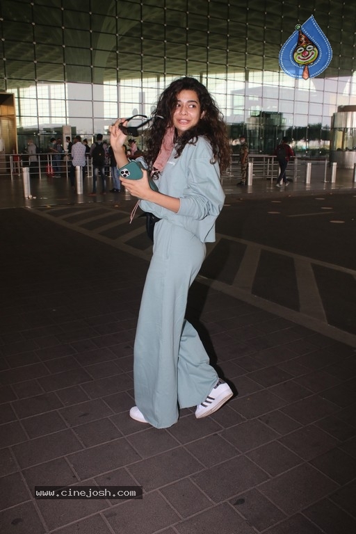 Mithila Palkar Spotted At Airport - 2 / 11 photos