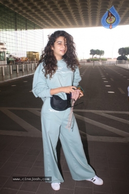 Mithila Palkar Spotted At Airport - 9 of 11