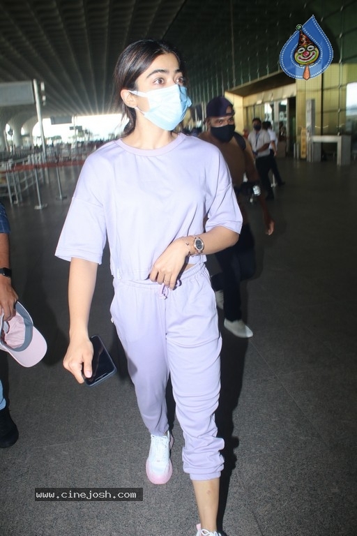 Rashmika Spotted at Airport - 4 / 18 photos
