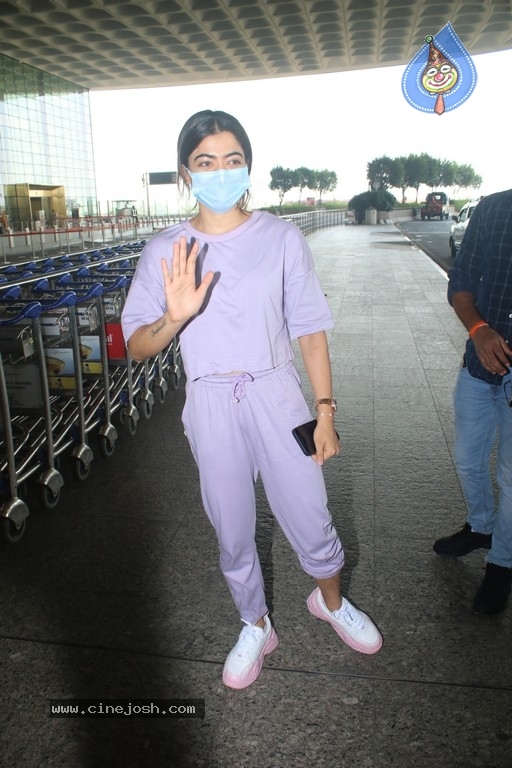 Rashmika Spotted at Airport - 5 / 18 photos