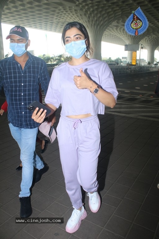 Rashmika Spotted at Airport - 10 / 18 photos