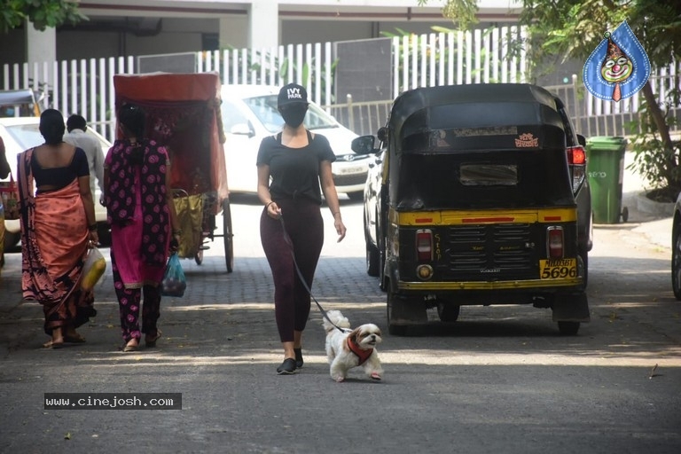 Sophie Choudhary Spotted In Bandra - 3 / 11 photos