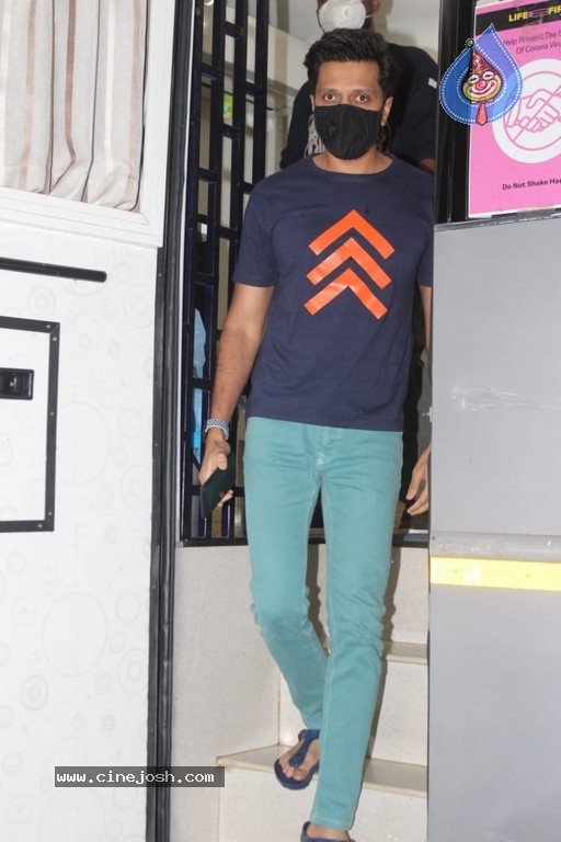 Tamanna And Ritesh Shoot In Andheri - 4 / 16 photos