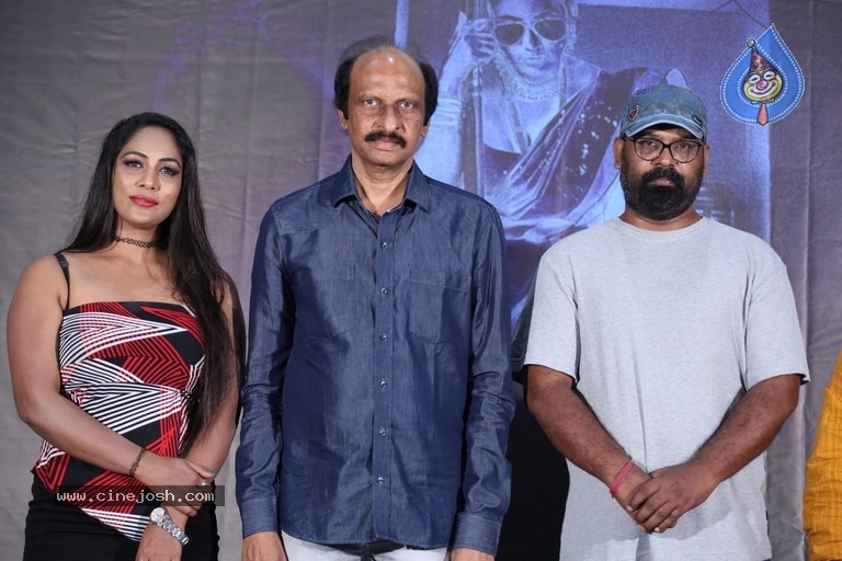 B com Lo Physics Press Meet - 10 / 12 photos