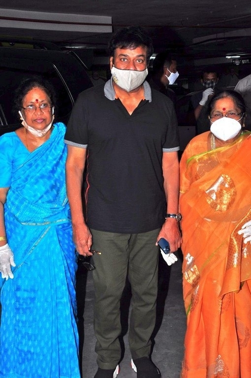 Mega Family Watches Vakeel Saab - 3 / 6 photos