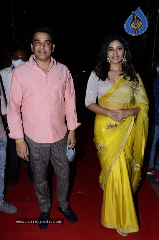 Vakeel Saab Pre Release Event 01 - 25 / 35 photos