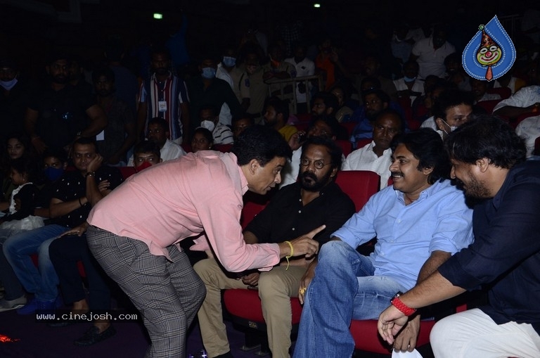Vakeel Saab Pre Release Event - 81 / 93 photos