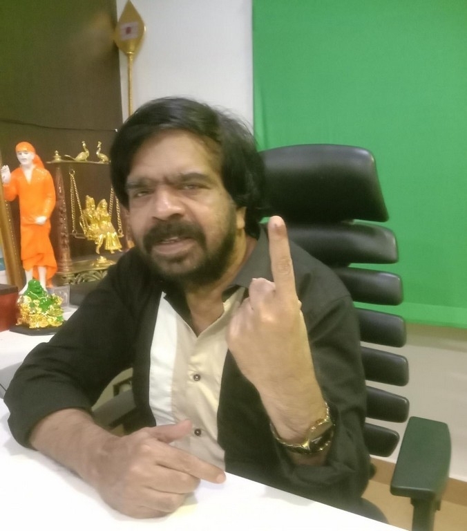 Celebrities casting vote in TN Elections - 35 / 35 photos