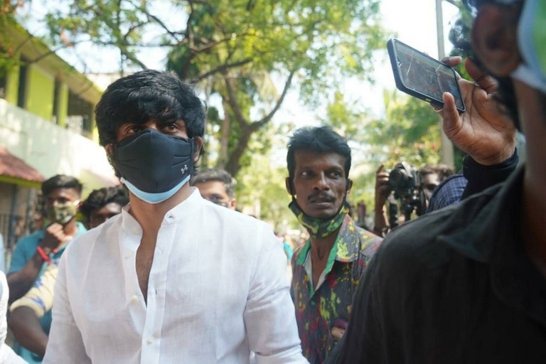 Celebs Condolences to Actor Vivek - 30 / 34 photos