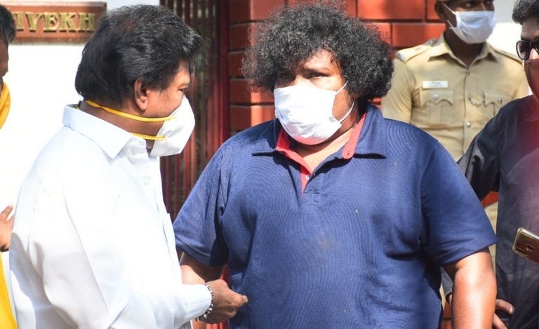 Celebs Condolences to Actor Vivek - 32 / 34 photos