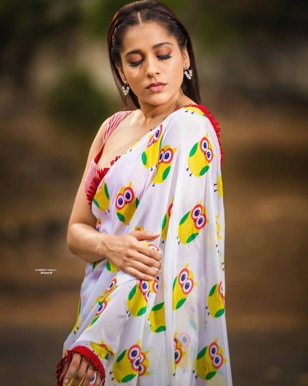 Rashmi Gautam Photos - 4 / 7 photos