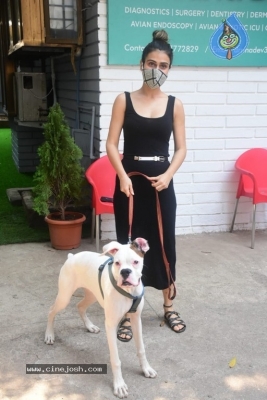 Fatima Sana Shaikh Spotted At Pet Clinic - 16 of 20