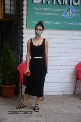 Fatima Sana Shaikh Spotted At Pet Clinic - 20 of 20