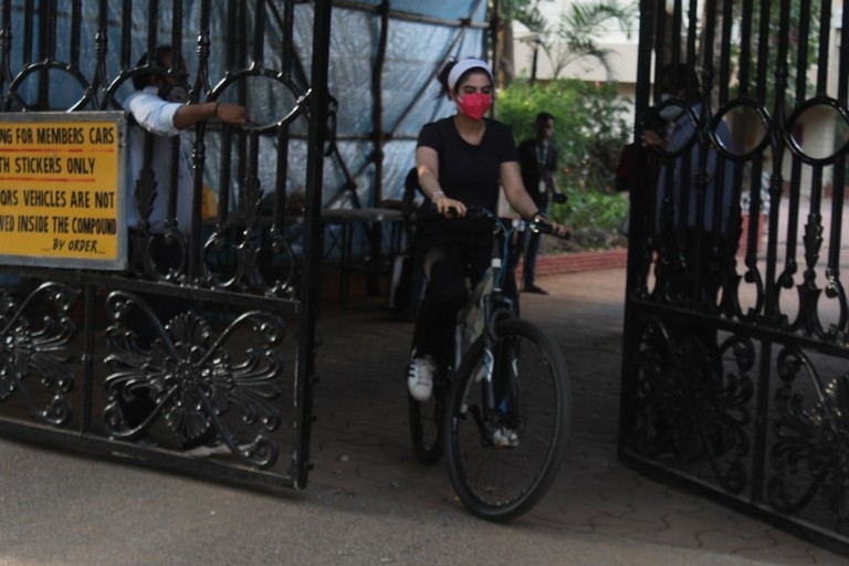 Khushi Kapoor Spotted At Andheri - 7 / 13 photos