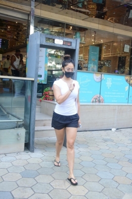 Kim Sharma Spotted Outside Food Hall - 12 of 18