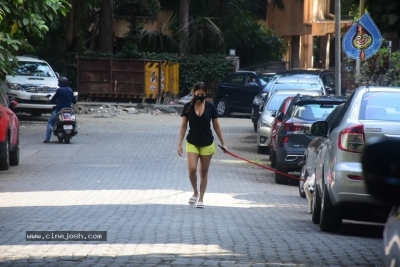 Malaika Arora spotted in Bandra - 7 of 17