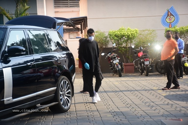 Virat Kohli Spotted At Kalina Airport - 7 / 11 photos