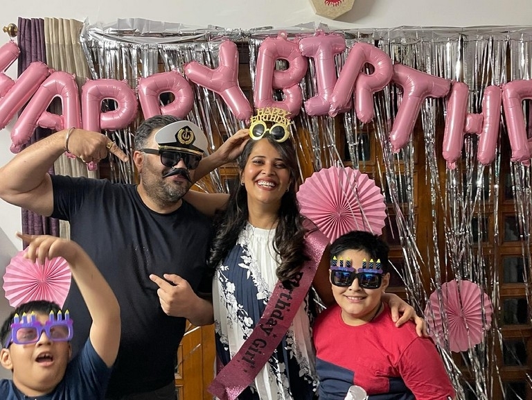 Anasuya Birthday Celebrations - 7 / 9 photos