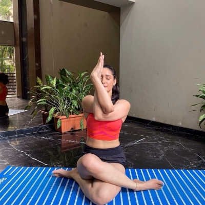 Pragya Jaiswal Yoga Workout - 2 of 4