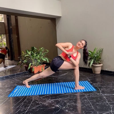Pragya Jaiswal Yoga Workout - 3 of 4