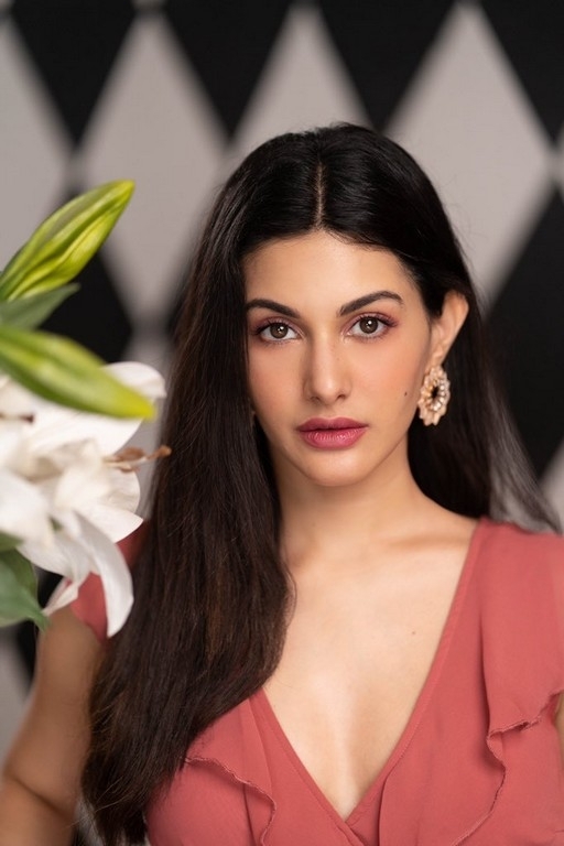 Amyra Dastur Photos - 1 / 3 photos