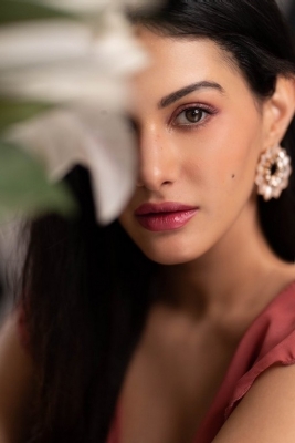 Amyra Dastur Photos - 3 of 3