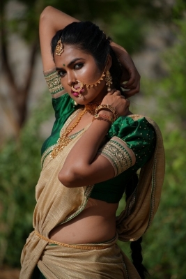 Divi Vadthya Photos - 3 of 14