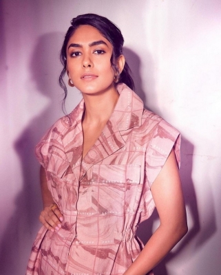 Mrunal Thakur Photos - 4 of 4