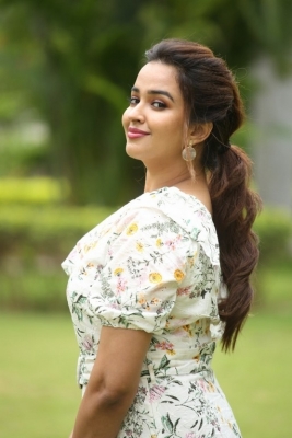 Pujita Ponnada Photos - 15 of 18