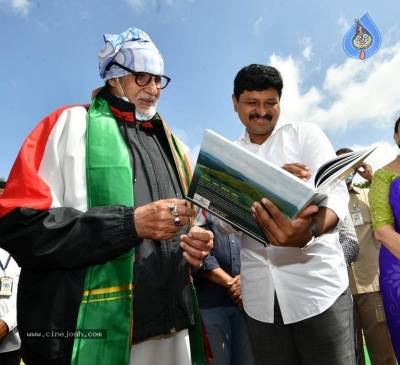 Amitabh plants trees - 2 of 10