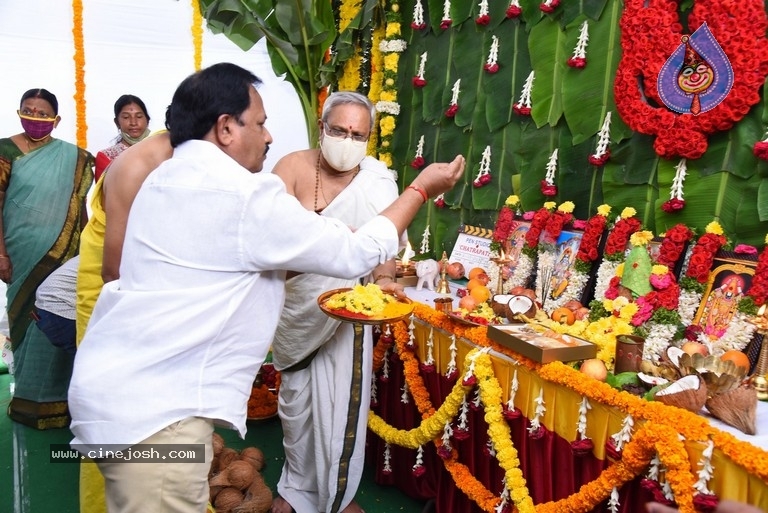 Bellamkonda Chatrapathi Hindi Remake Opening - 32 / 42 photos