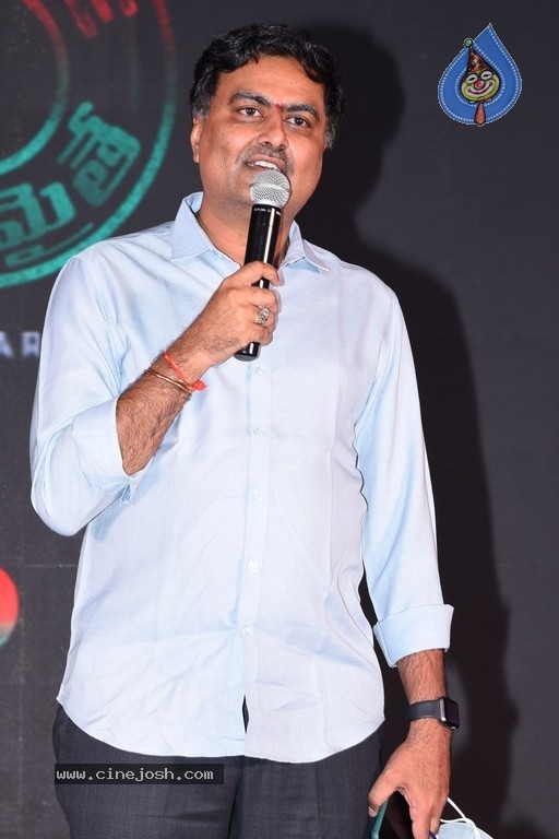 Kudi Yedamaithe Trailer Launch - 8 / 21 photos