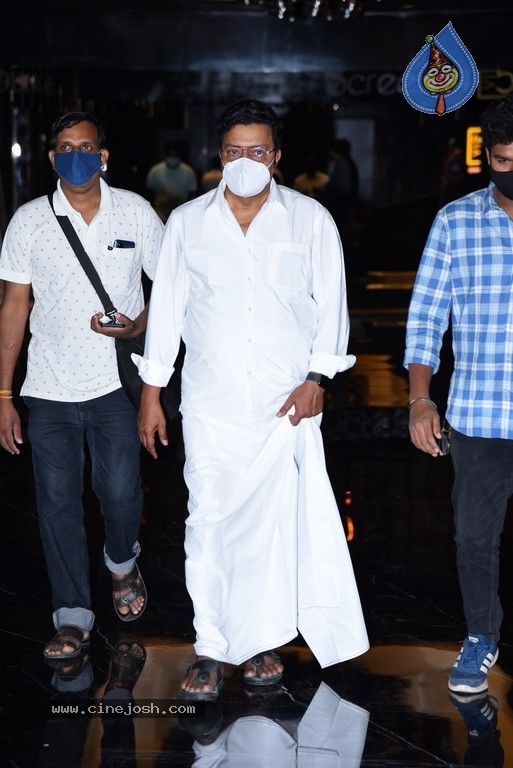 SR Kalyanamandapam Movie Trailer Launch - 4 / 20 photos