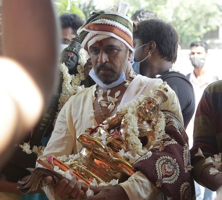 Arjun Sarja inaugurates his new Hanuman temple - 6 / 8 photos