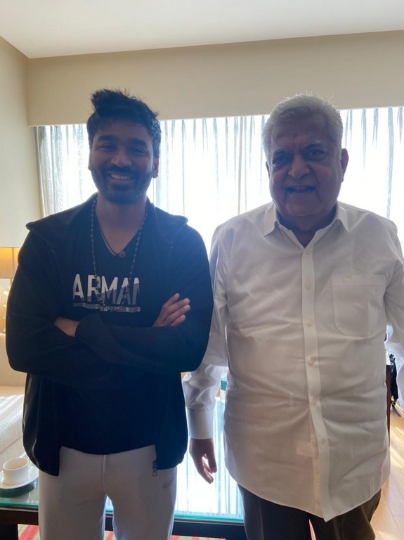 Dhanush and Sekhar Kammula meet in Hyd - 4 / 4 photos