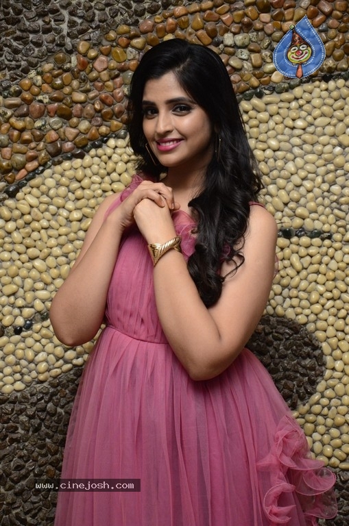 Anchor Shyamala Stills - 19 / 35 photos