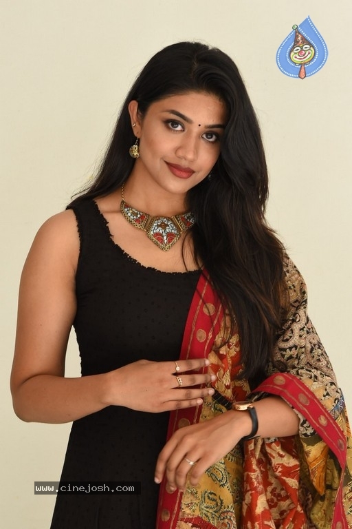 Malavika Satheesan Photos - 6 / 20 photos