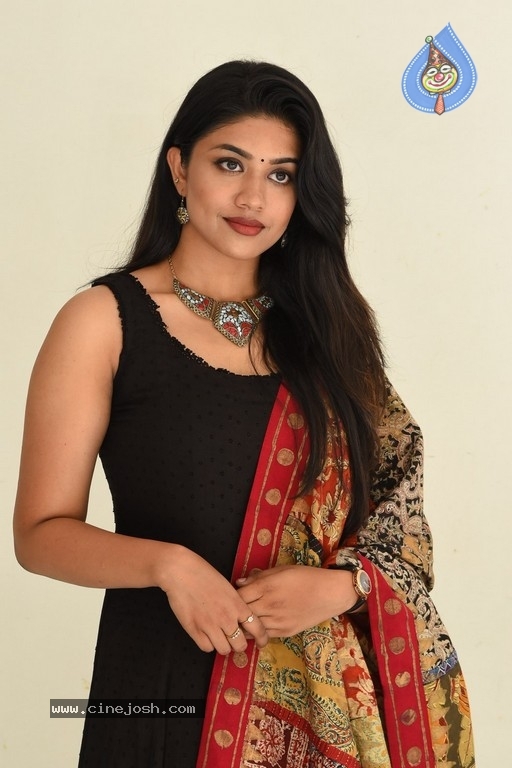 Malavika Satheesan Photos - 8 / 20 photos