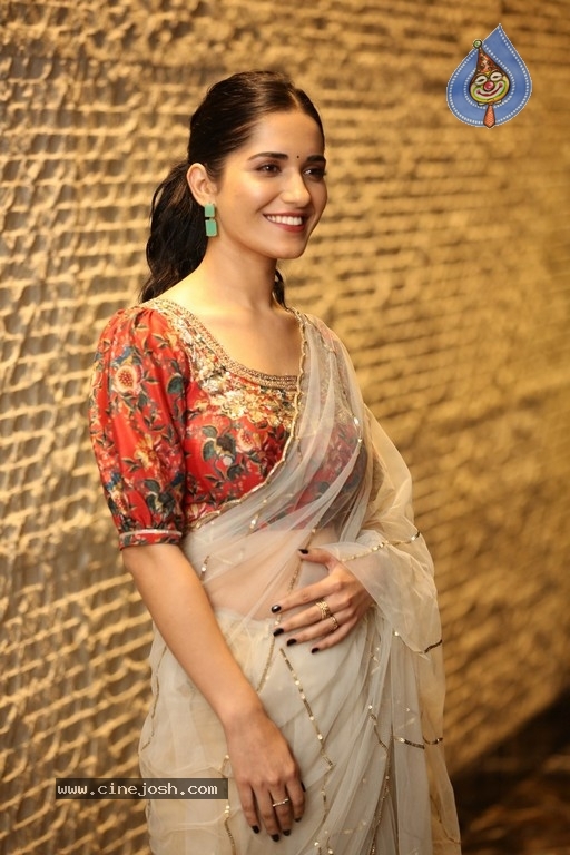 Ruhani Sharma Pics - 8 / 20 photos